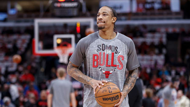 Chicago Bulls forward DeMar DeRozan warms up before a game.